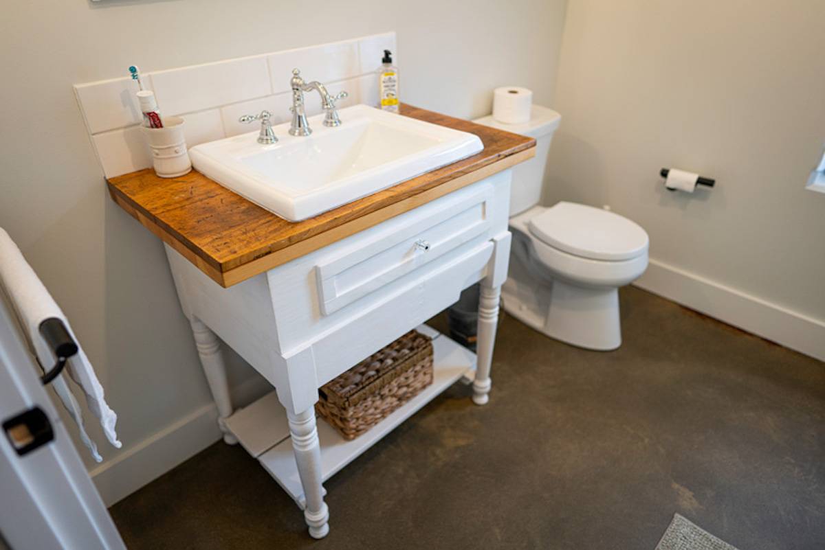 Bathroom sink detail