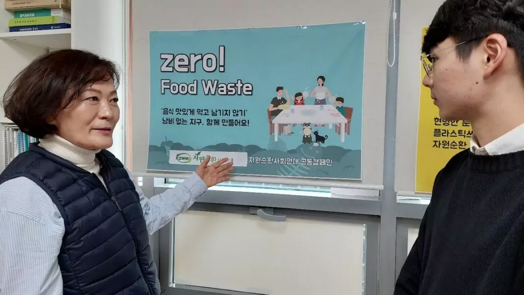 Two people discussing Zero Food Waste in South Korea