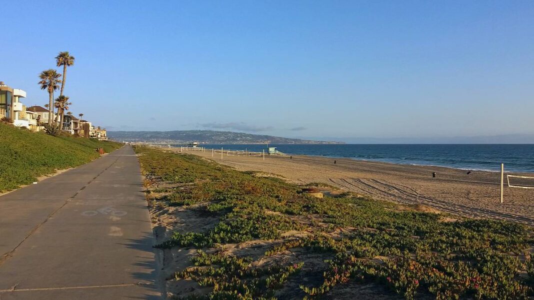 Marvin Braude Bike Trail along Manhattan Beach.