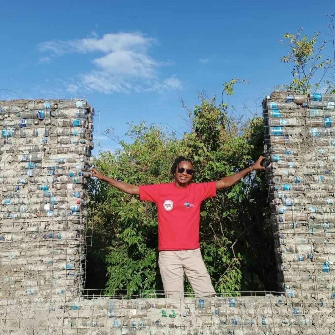 Izzo Mwangi with plastic bottle structure.