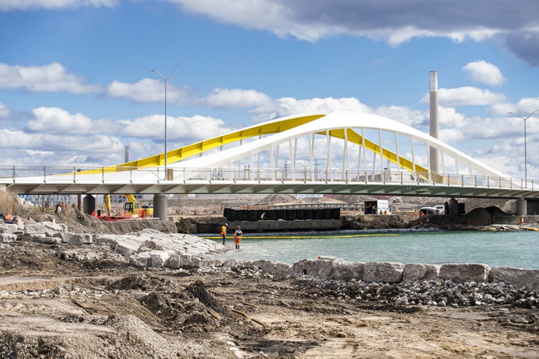 bridge over river in toronto