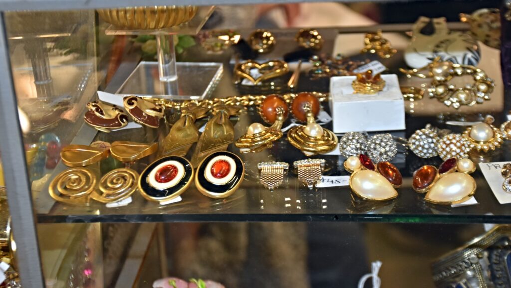Assorted gold jewelry.
