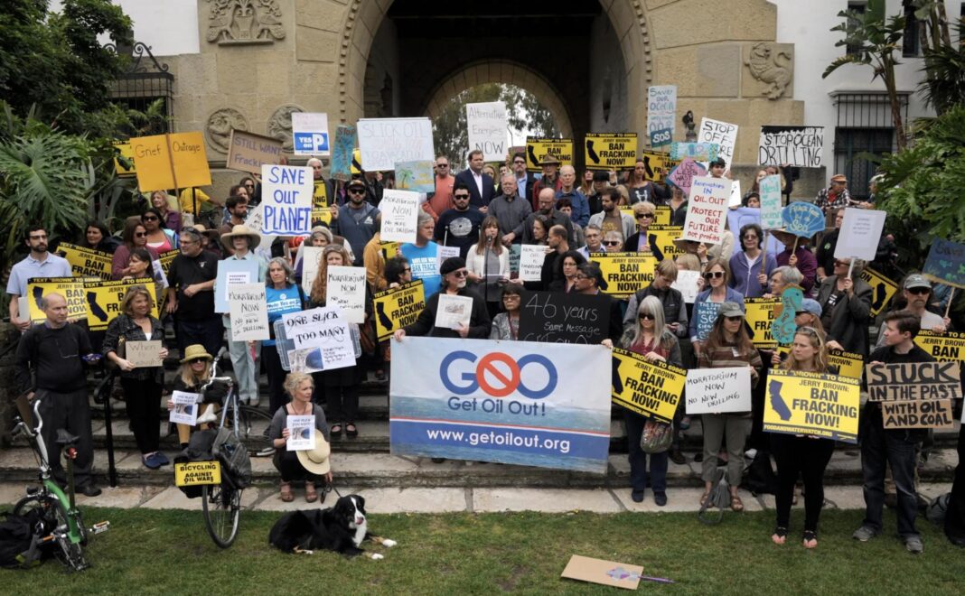 Anti-oil group Get Oil Out (GOO)