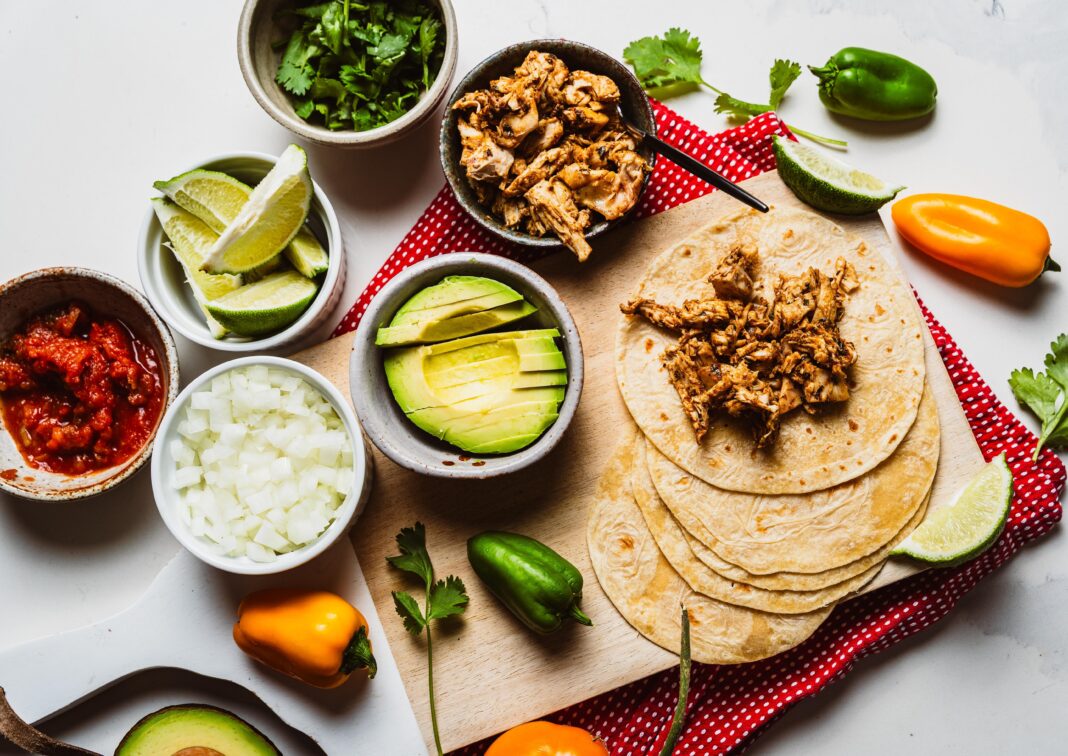 chicken tacos with topppings