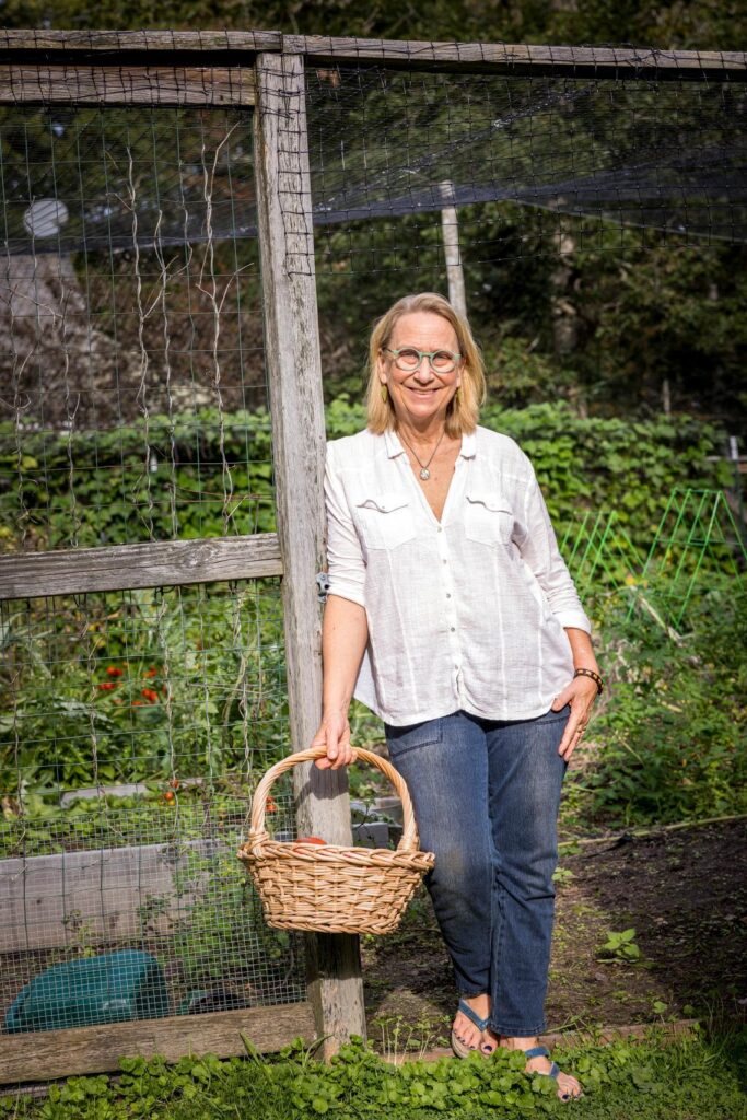 laura roosevelt in the garden