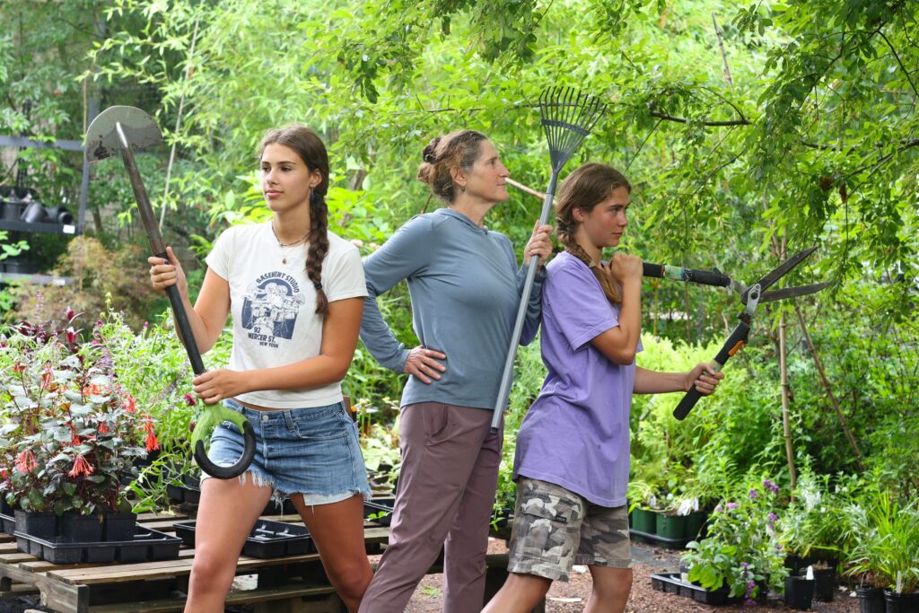 Jennie Slossberg (center), Freya Stearns (left) and Emmanuelle Woodford (right)