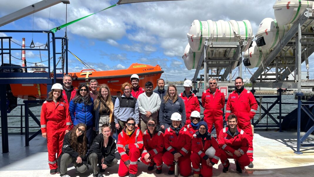 a group picture of the international ocean drilling programme and national science foundation research team